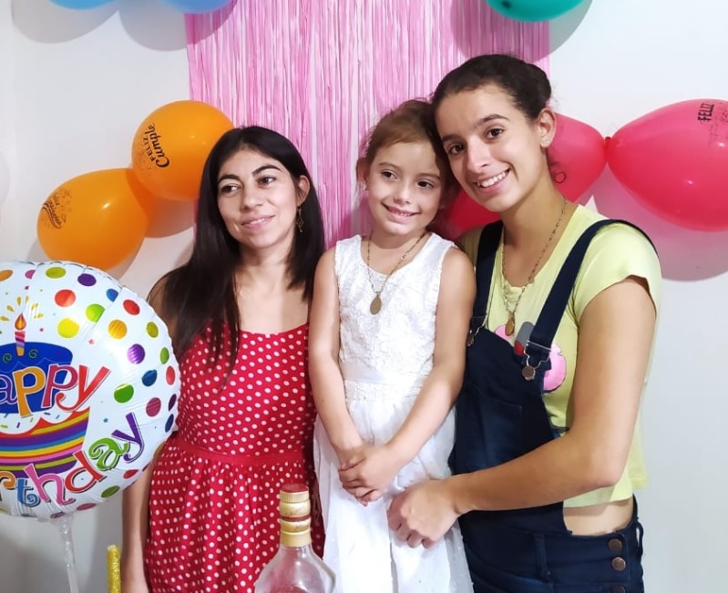 Estaba embarazada de 5 meses, llegó de Colombia a La Plata y ahora quiere ver a su familia: ”Estuvieron muy enfermos”