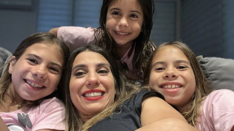 ”¿No se fijan si se rascan?”: Cinthia Fernández se enojó por que sus hijas volvieron con piojos de la escuela