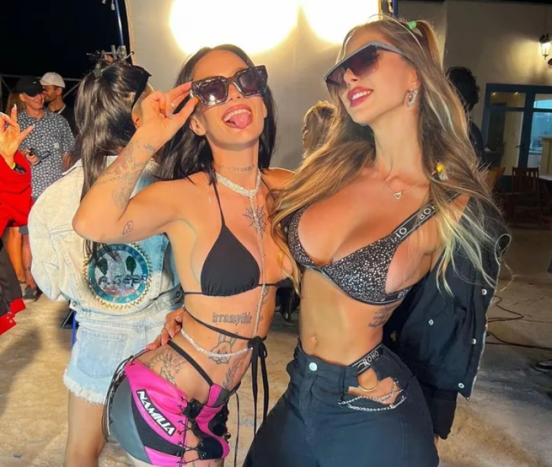 Romina Malaespina y La Joaqui revolucionaron las redes con una foto en bikini