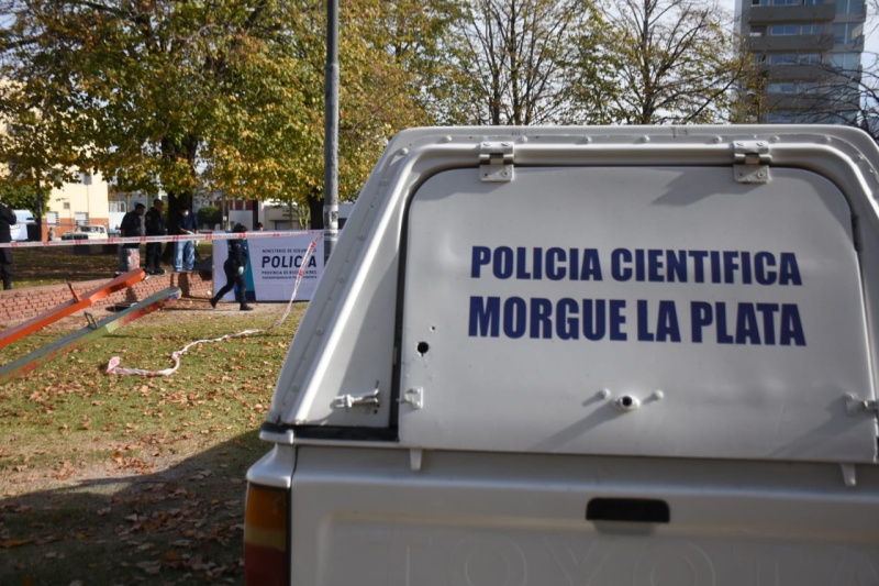 Discusión de pareja y depresión: la principal hipótesis del joven hallado con un tiro en Plaza Güemes