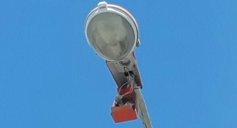 Vecinos de la zona de 67 y 133 reclaman que se coloquen iluminarias nuevas en las calles
