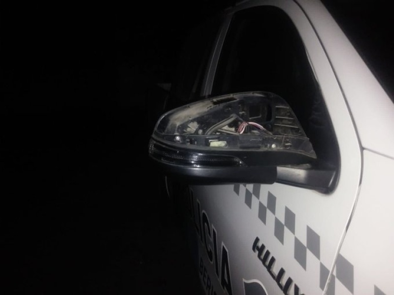 Relatos Salvaje en Berisso: Se enojó con vecinos que cortaban la calle, vino la policía y le rompió uno de los espejitos