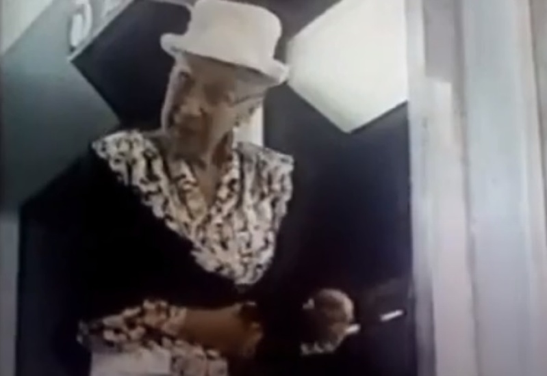 El recuerdo del primer cajero automático en La Plata en 1986: la publicidad de la ”abuelita” y sus dueños estafadores
