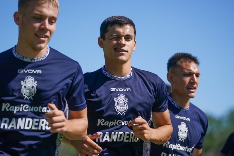 Un equipo argentino vuelve a la carga por tres futbolistas del Lobo