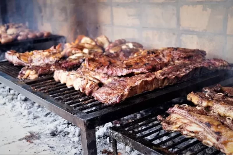 El Ministerio de Salud bonaerense lanzó un comunicado por las intoxicaciones con carne y achuras: hay fallecidos e internados
