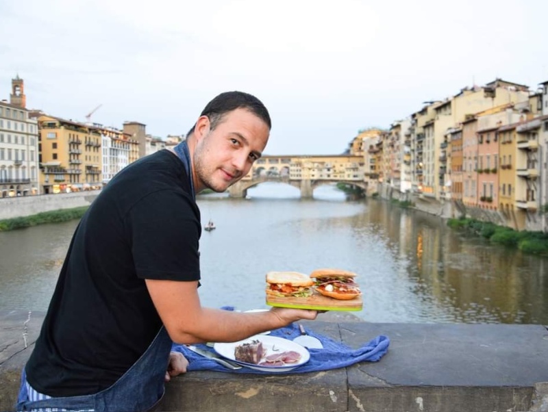 Con un bolsito, un platense salió a cocinar por Europa y deslumbró a todos: ”El primer día gané 500 euros”