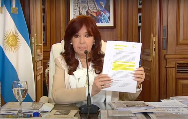 Cristina Kirchner habló de la ”familiaridad” entre Caputo y Gutiérrez en sus chats: ”¿No les llamó la atención?”