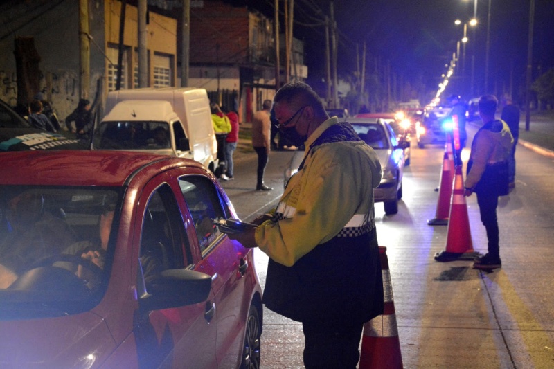 Controles policiales y de seguridad vial en La Plata: Junio cierra con 200 vehículos secuestrados