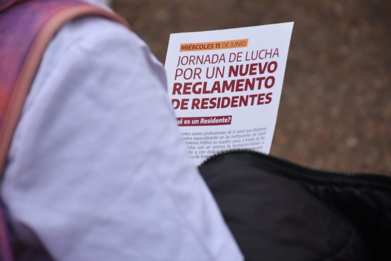 Médicos reclamaron en La Plata por un nuevo reglamento para residentes: ”Hay un número creciente de vacantes libres”