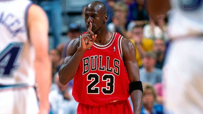 Una subasta ofrece la camiseta que Michael Jordan usó en la final de 1998 a 5.000.000 dólares
