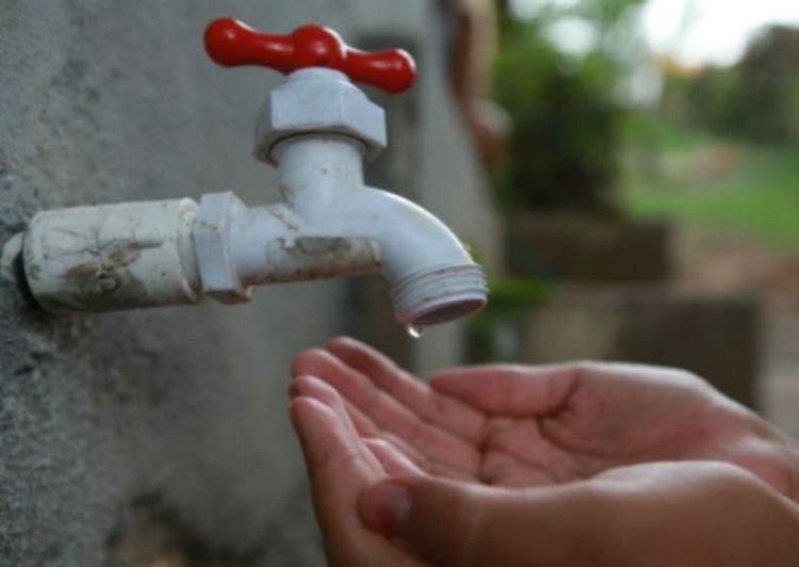 Vecinos de City Bell reclaman que hace casi un mes no tienen agua: ”Así no se puede vivir”