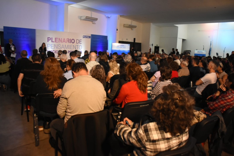 Se realizó un nuevo Plenario de Pensamiento Popular y Nacional en apoyo a Cristina Kirchner en la Facultad de Periodismo