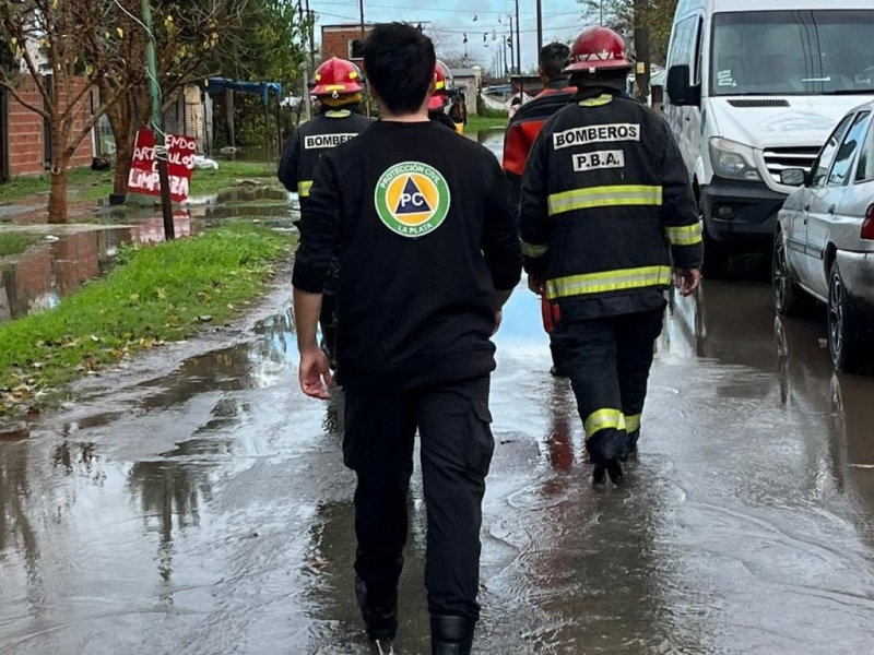 Cesó el alerta Naranja por tormentas en La Plata y continúan con los operativos para asistir a los afectados
