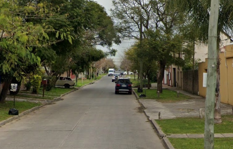 Violento asalto a un policía retirado en La Plata: le robaron 3 mil dólares y huyeron