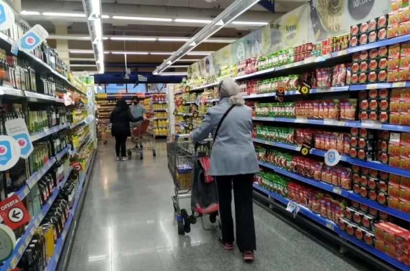 El INDEC informó que las ventas en supermercados crecieron 3,8% y 6,9% en shoppings