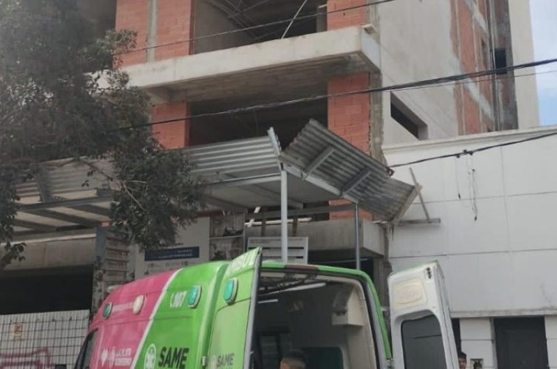Un obrero cayó desde un edificio en construcción en La Plata