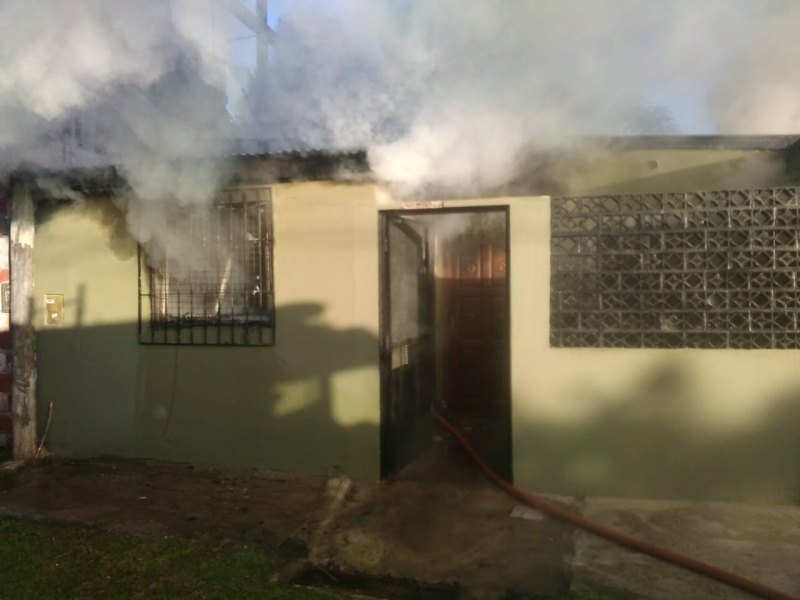 Una señora obtuvo quemaduras tras el incendio de su vivienda en Las Quintas