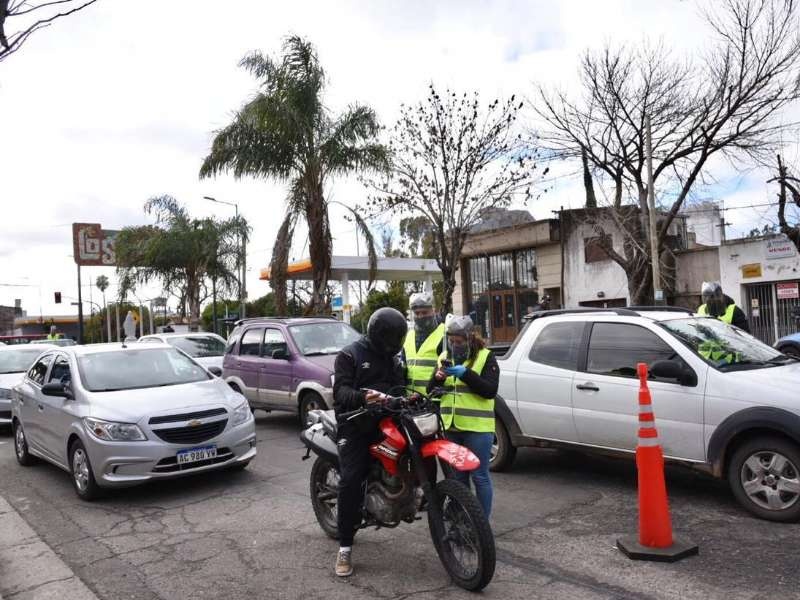 Controles vehiculares: 537 personas no pudieron entrar a La Plata por querer circular sin permiso