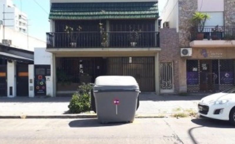 Vecino de 13 y 38 pide que muevan un contenedor de basura