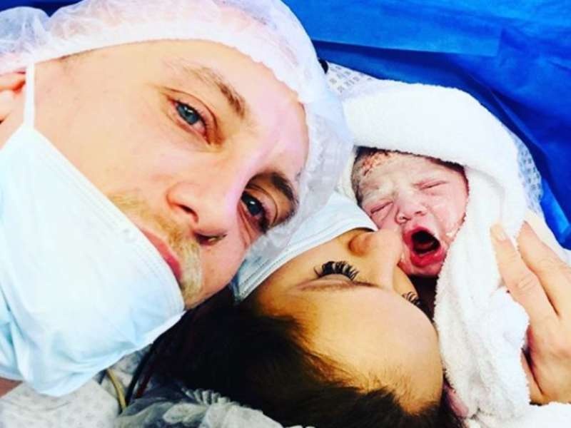 Barby Silenzi y El Polaco mostraron el momento del parto de su hija 