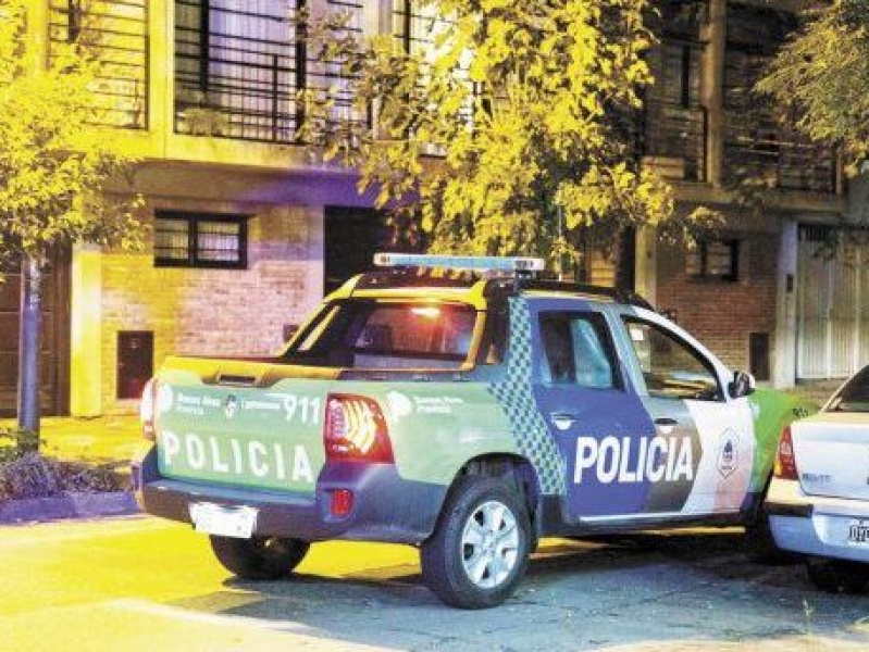 Estaba en clase virtual y sufrió un violento robo en La Plata: Le pidió a su profesora que llame a la Policía