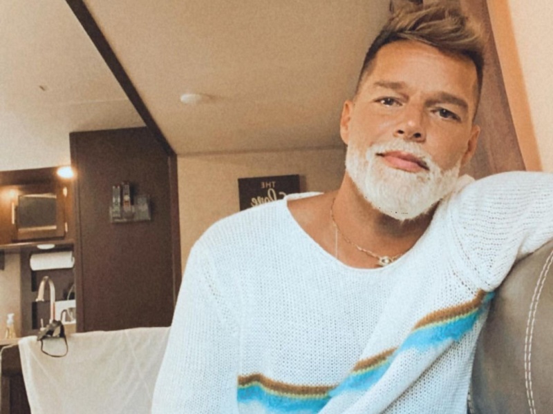 Ricky Martin luce su gran barba ... ¡Totalmente blanca!