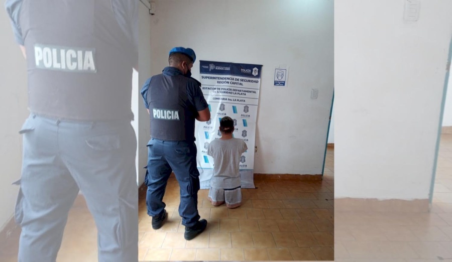 Quiso robarle la cartera a una mujer en La Plata pero no tenía ni manos ni piernas