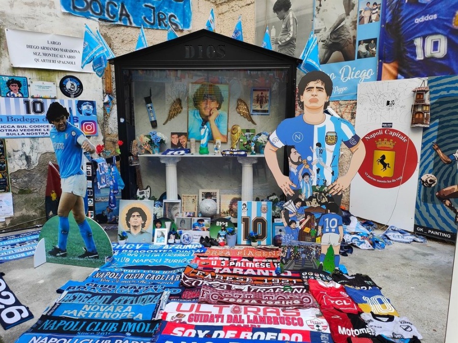 Dice ser dirigente del Lobo, en sus vacaciones visitó el museo Maradona y se emocionó al recordarlo