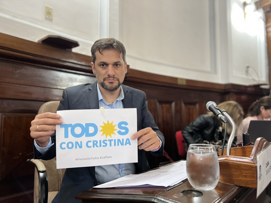 Concejales, diputados y el PJ La Plata se manifestaron tras el atentado a Cristina Kirchner: ”Hay que frenar el odio”