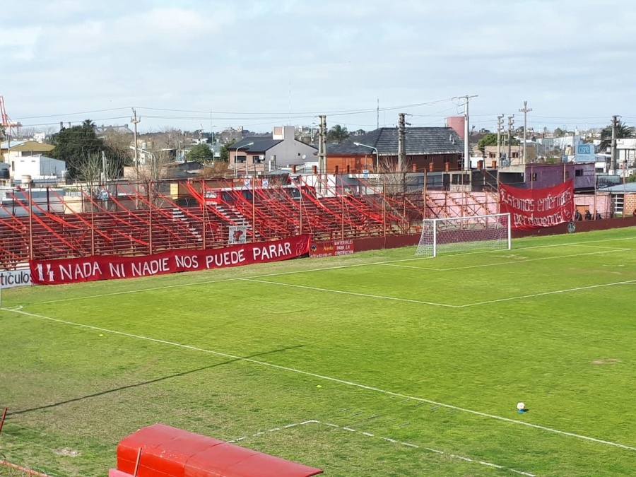 Conmoción y dolor en el mundo del fútbol por la muerte de un jugador de Cambaceres