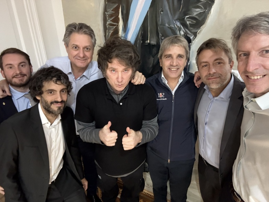 Saltan a la cancha las segundas líneas del equipo económico de Milei para copar la escena y no desgastar a Luis Caputo
