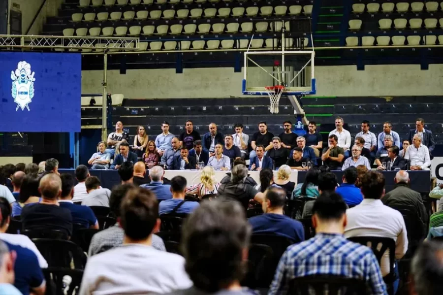 Clima caliente en Gimnasia: Amenazas de muerte para el presidente Cowen y la oposición se activa 