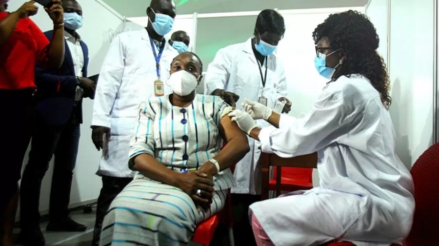 Tres países se sumaron a la campaña de vacunación contra el coronavirus