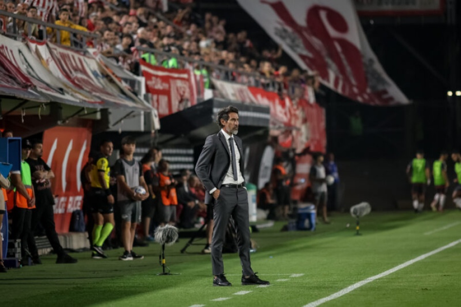 Domínguez sorprendió y puso en duda su continuidad: “si no firmo no puedo seguir, estamos negociando”