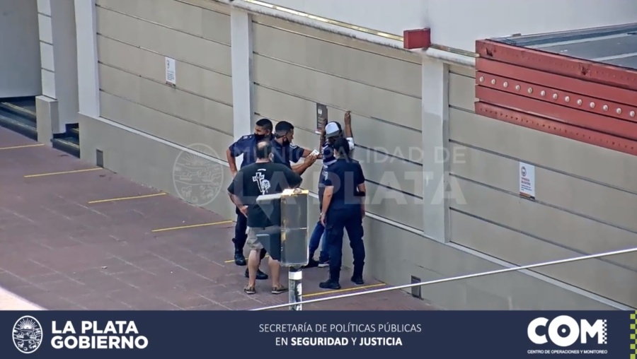 Capturaron a un ladrón que robó dentro del Bingo de La Plata: le sacó el celular a una mujer mientras jugaba