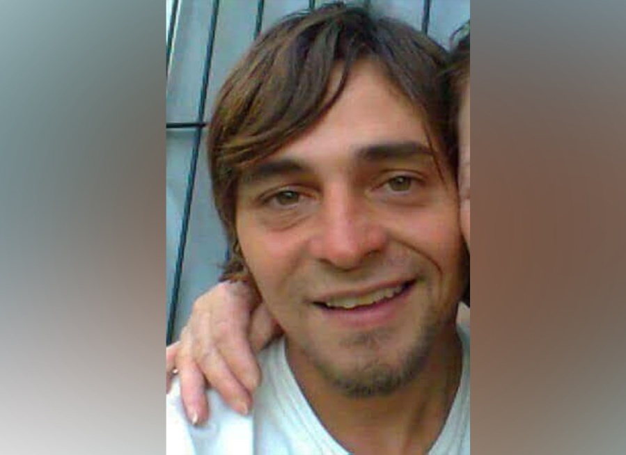 Creen haber visto en La Plata a un joven que se fue de mochilero hace 7 años y desapareció: ”Tiene delirios apocalípticos”