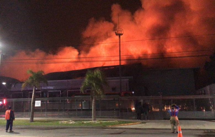 Feroz incendio en una planta panificadora de San Fernando fue controlado luego de diez horas