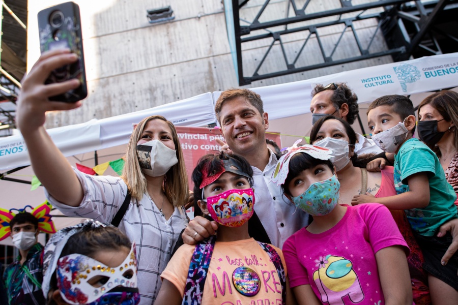 Axel Kicillof festejó el carnaval en el Teatro Argentino de La Plata