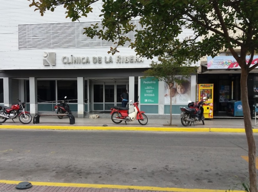 En Ensenada lincharon a un médico que habría atendido drogado y estaba inhibido de su cargo: ”Vos mataste a mi hija”