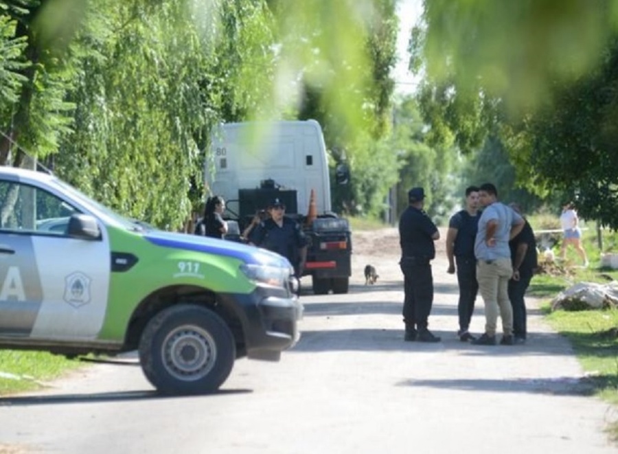 La causa por el triple crimen de Melchor Romero fue elevada a juicio: el presunto responsable era menor de edad