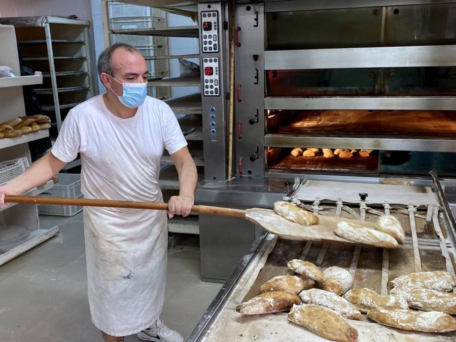 El Gobierno acordó un valor promedio de 330 pesos para el kilo de pan y habrá fiscalizaciones