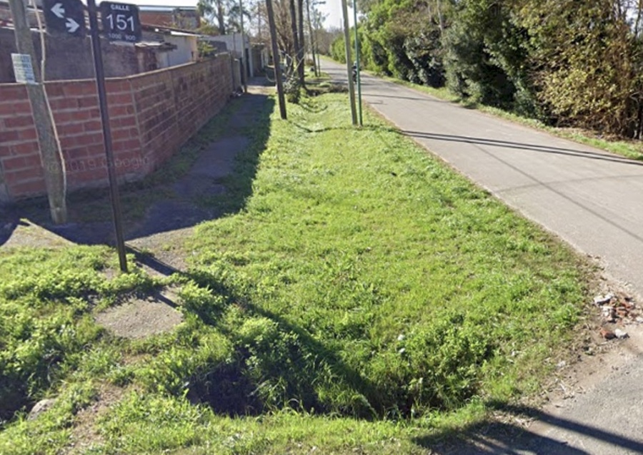 En Melchor Romero denunciaron que un patrullero atropelló a un joven a propósito y lo dejó en el piso