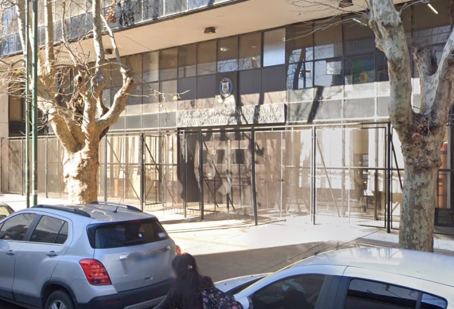 En la Escuela Técnica 7 de La Plata denunciaron que un alumno lleva una navaja y escribe cartas amenazantes a sus compañeros