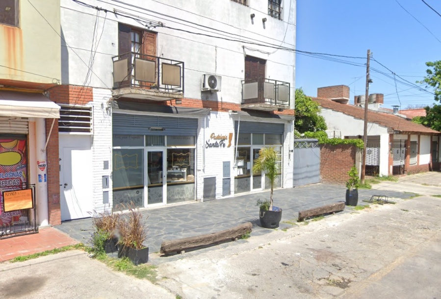 Un ladrón se hizo pasar por un agente municipal y encañonó a la empleada de la panadería de 8 y 511