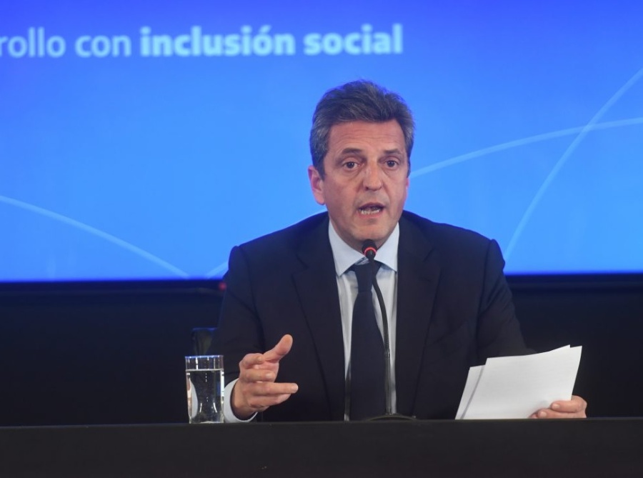 Tarifas: Massa anunciará este mediodía cómo será la quita de subsidios en cada Región y habrá cambios en la boleta de agua