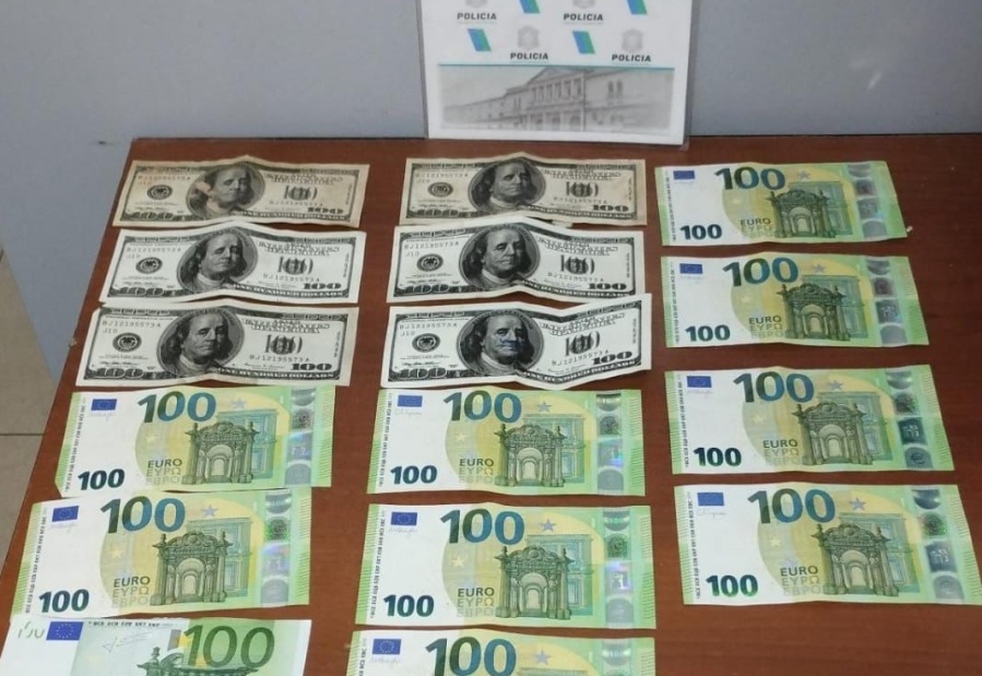 Un albañil engañó a la dueña de una casa de Los Hornos y trató de llevarse una suma importante de dólares y euros