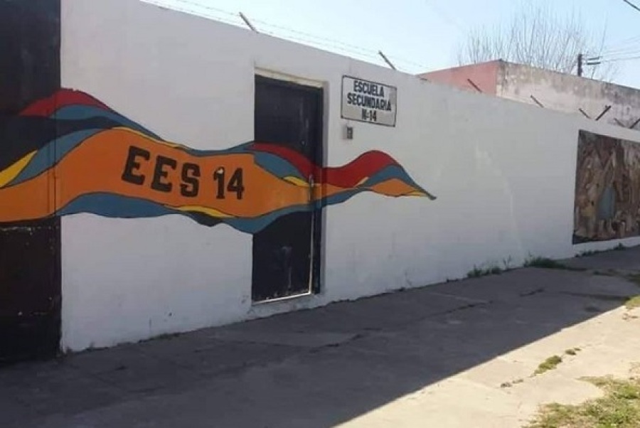 Dos mujeres se agarraron a trompadas frente a la escuela de 96 y 126