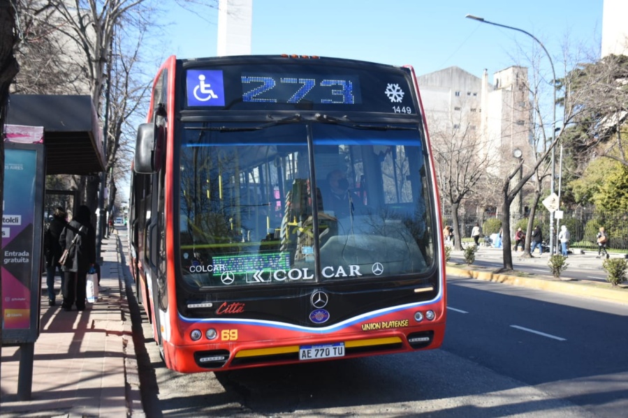 Boleto de micros: Provincia ya trabaja en un plan para achicar la brecha de precios entre el AMBA y el interior