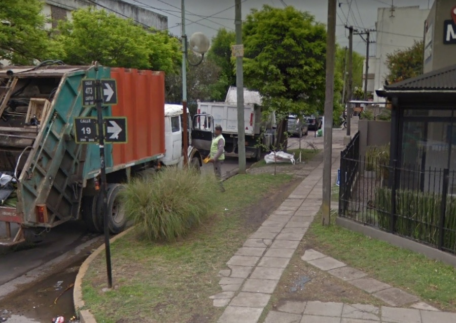 Le robaron 380 mil pesos a un médico en City Bell y analizarán las cámaras de seguridad del barrio