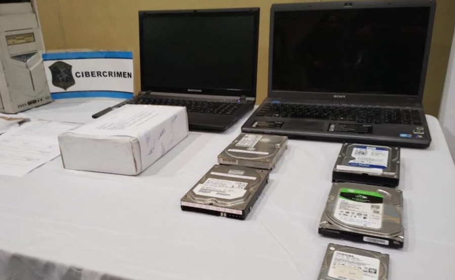 Mega operativo en La Plata por una banda de estafadores que actúan por redes sociales: secuestraron tablets y tarjetas